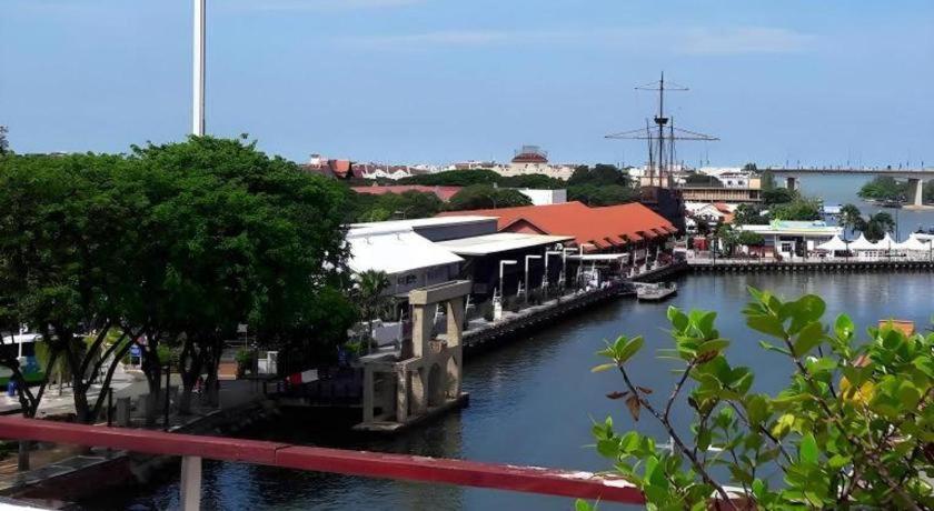 Styles Hotel Malacca Exterior foto